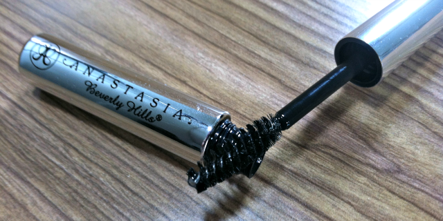 Anastasia Beverly Hills Brow Gel Brush on southeastbymidwest.com #beautyblogger #bblogger #beautyreview #review