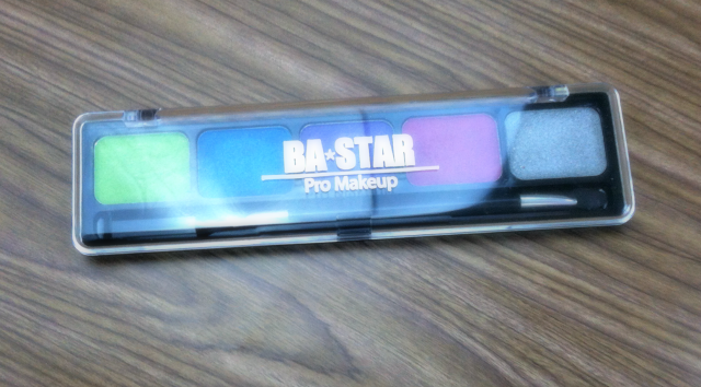 BA Star Tropical Palette on southeastbymidwest.com #beautyblogger #bblogger #review #beautyreview #bastar