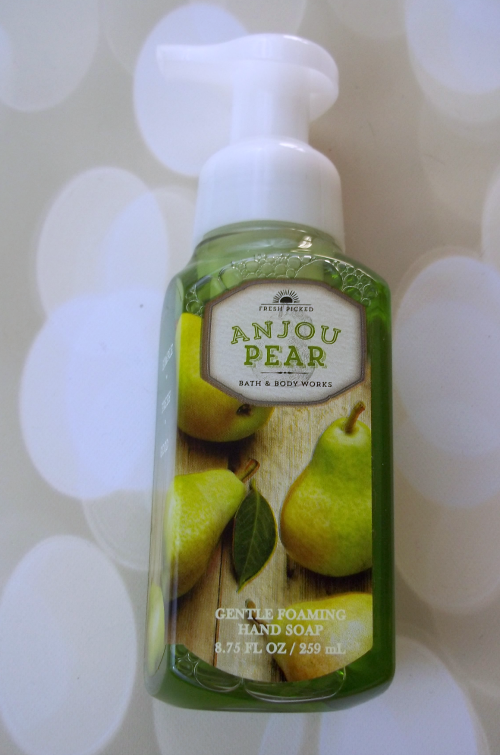 Bath and Body Works Haul Anjou Pear Gentle Foaming Hand Soap on southeastbymidwest.com #bathandbodyworks #haul #bathandbodyworkshaul #handsoap #anjoupear