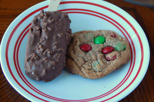 Holiday Cookies and Ice Cream on a Plate on southeastbymidwest.com #HolidayMadeSimple #CollectiveBias #cbias #ad #shop #cookies
