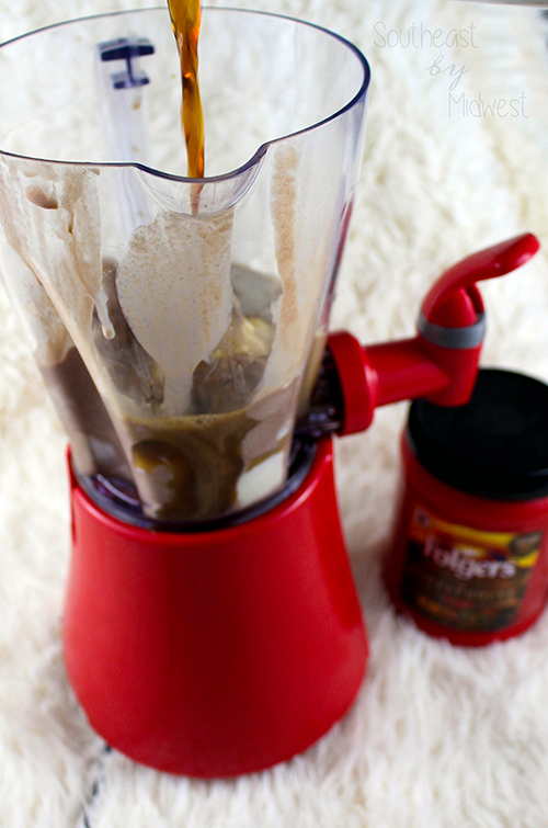 DIY Coffee Milkshake Blender || Southeast by Midwest #ad #CoffeehouseBlend #Folgers #Publix