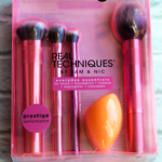 Real Techniques Everyday Essentials Brush Set About Real Techniques || Southeast by Midwest #realtechniques #RTtoolUp #beauty #bbloggers #beautyblogger