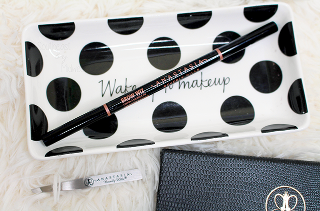 Anastasia Beverly Hills Brow Wiz Review Close Up || Southeast by Midwest #beauty #bbloggers #anastasiabeverlyhills #anastasiahills