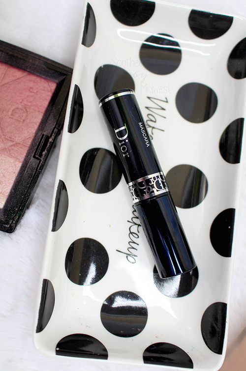 Dior Diorshow Mascara Review Close Up Laying Down || Southeast by Midwest #beauty #bbloggers #diormakeup