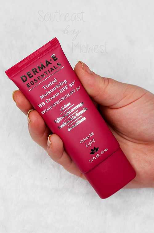 Derma e Tinted Moisturizer Review Close Up || Southeast by Midwest #beauty #bbloggers #dermae #prsample